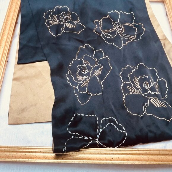 Elegant Vintage Black & Gold Silk Scarf – Adrienne Vittadini - Picture 4 of 14